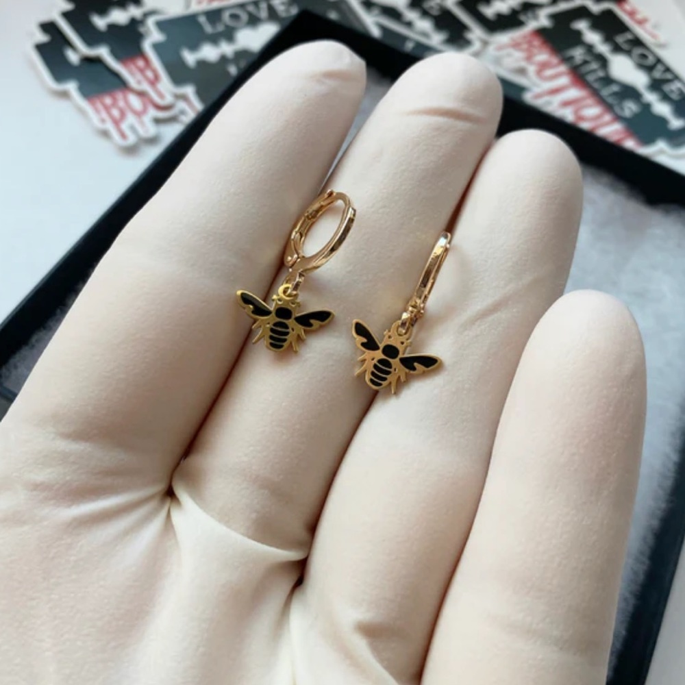 Bumblebee Bee 🐝 Huggie Hoops Hoop Earrings NWOT